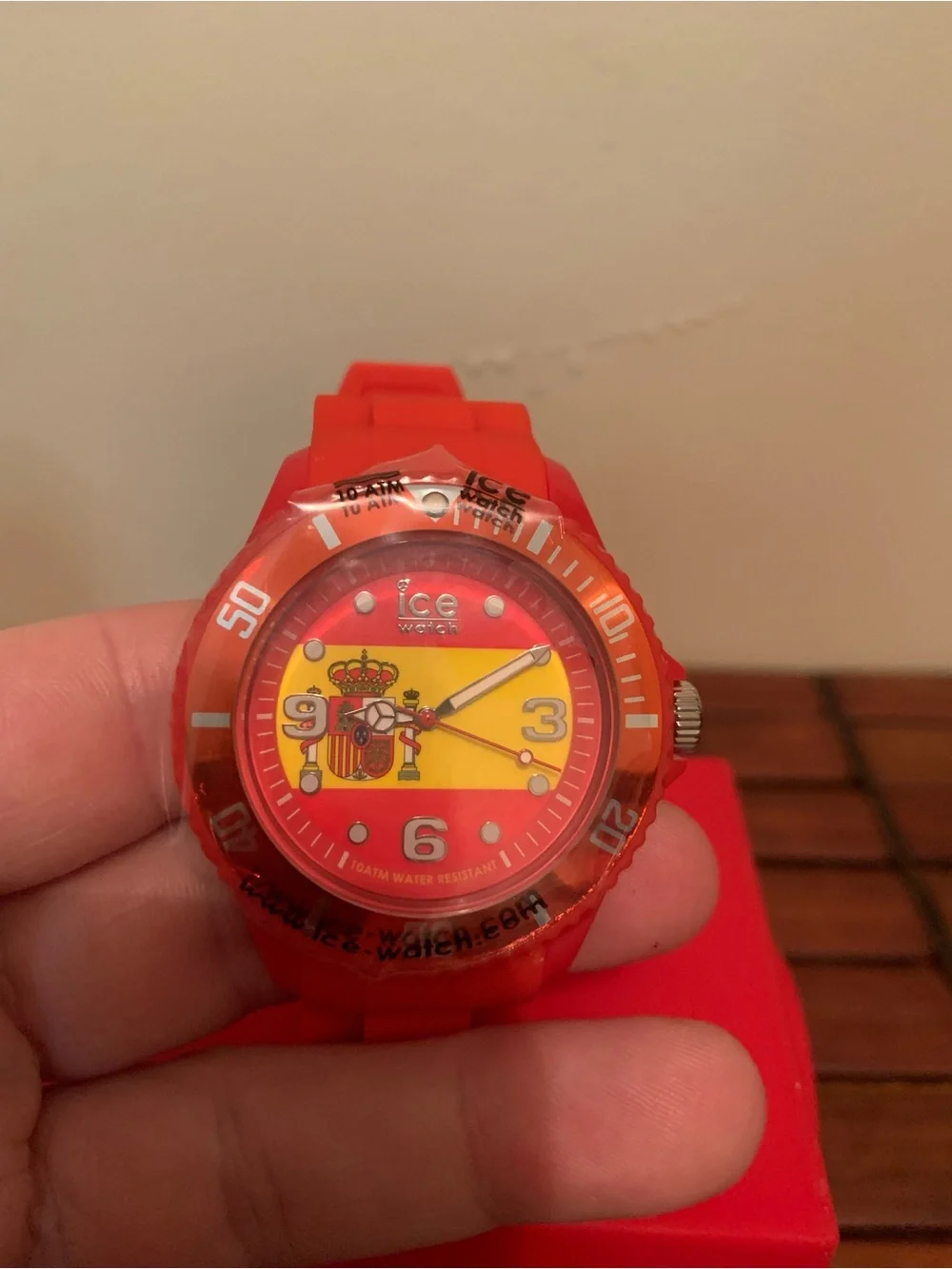 Ice-Watch Red Silicone world Spain Wristwatch with Yellow Dial